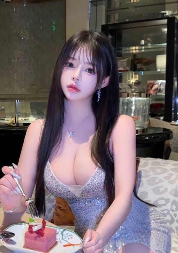 广东省珠海市刚下海兼职反差很大很配合有公寓的公开照片